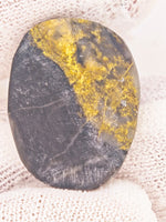 9.39ct Black Gold in Quartz Cabochon